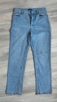 Jeans mit Schlitz Gr. 38 Niedersachsen - Aurich Vorschau