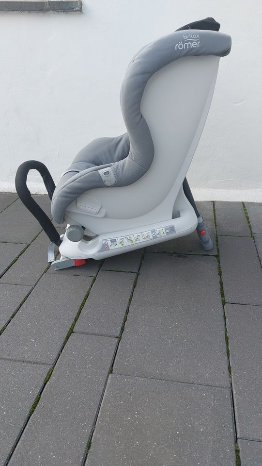 Britax Römer Max-Fix II Kindersitz Reboarder in Petersberg (Saalekreis)