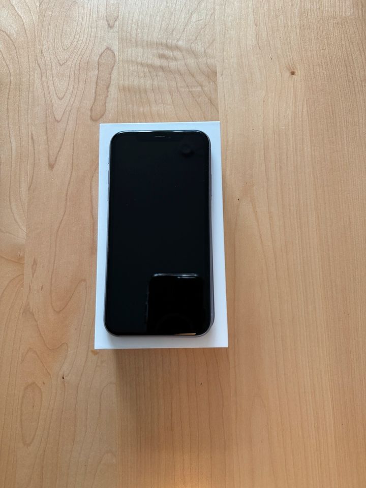 iPhone 11 128 GB in OVP in Erding