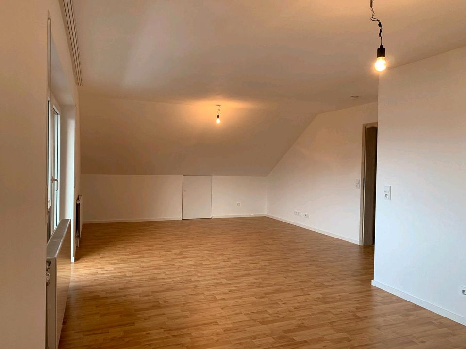 Schöne 3 Zimmer DG Wohnung in Sulzdorf. in Schwäbisch Hall