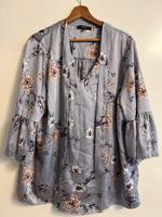 Blumenshirt Damen Niedersachsen - Göttingen Vorschau