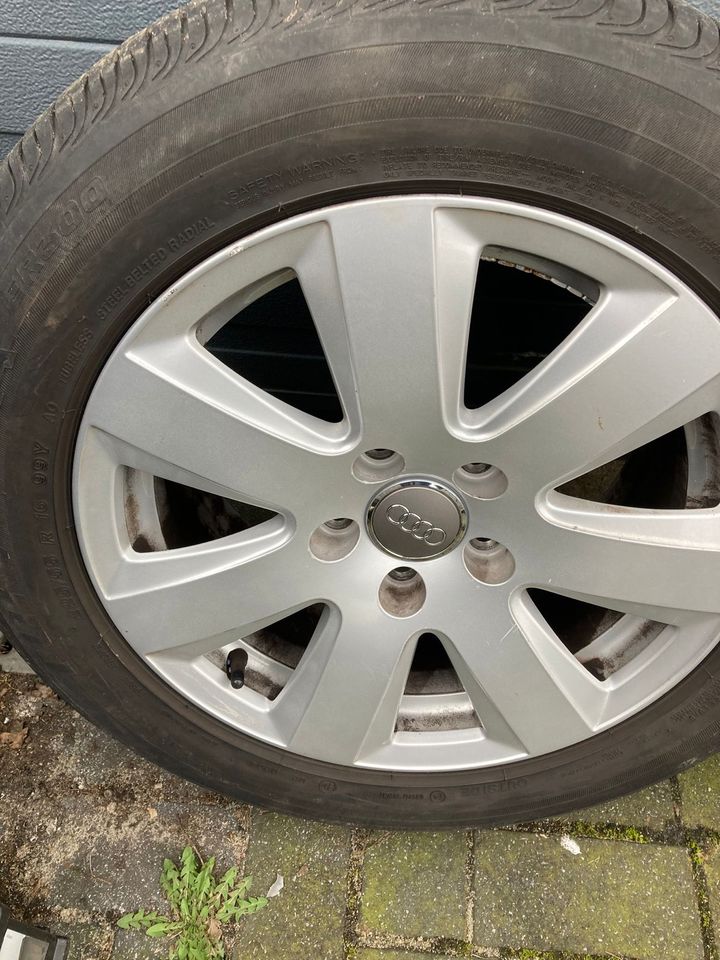 Audi A6 Alufelgen mit Sommerreifen 225/55 R16 mit 5-7 mm Profil in Bremen