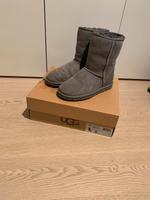 UGG Boots UGGs Classic W grau Lammfellstiefel Gr. 37 München - Schwabing-West Vorschau