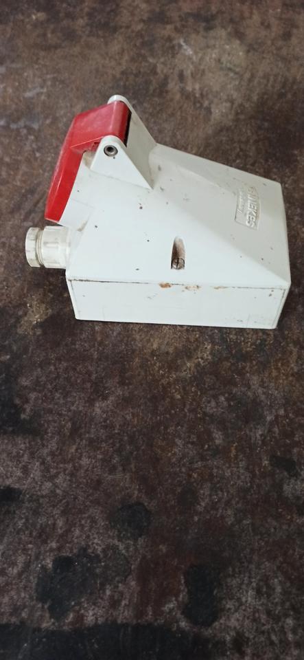 Mennekes 1418 CEE Steckdose AP 16A 6h 4 polig 3P+PE in Wallerfing