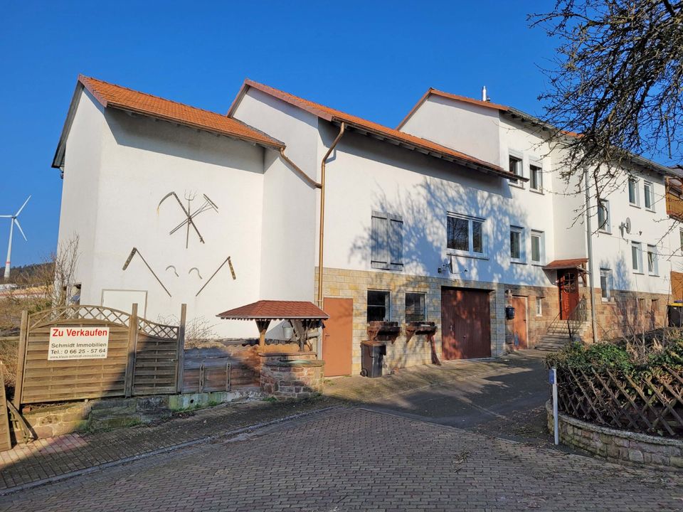 TOP PREIS!!! Attraktives Einfamilienhaus mit drei Garagen in Kirchheim