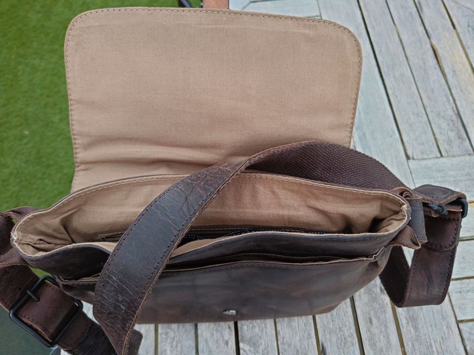 Handtasche zum Umhängen, robustes Leder dunkelbraun in Herrieden