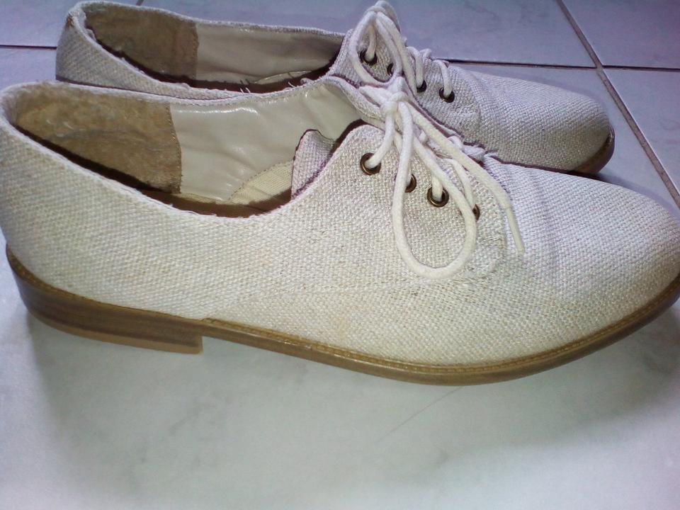 Schöne Leinenschuhe Gr. 37 in beige, reparaturbedürftig in Isenbüttel