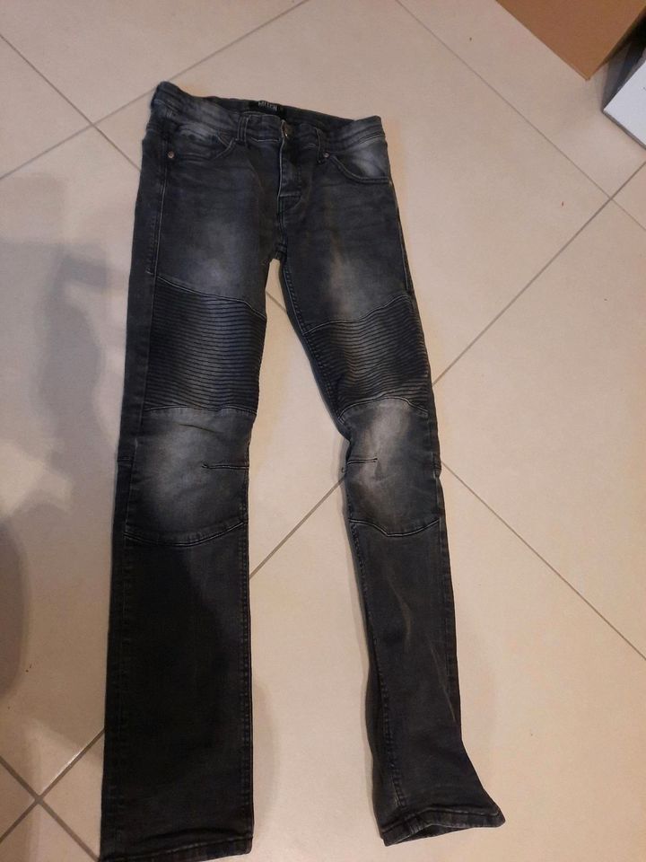 Skinny Jeans schwarz Jungen Gr 176 in Burgrieden