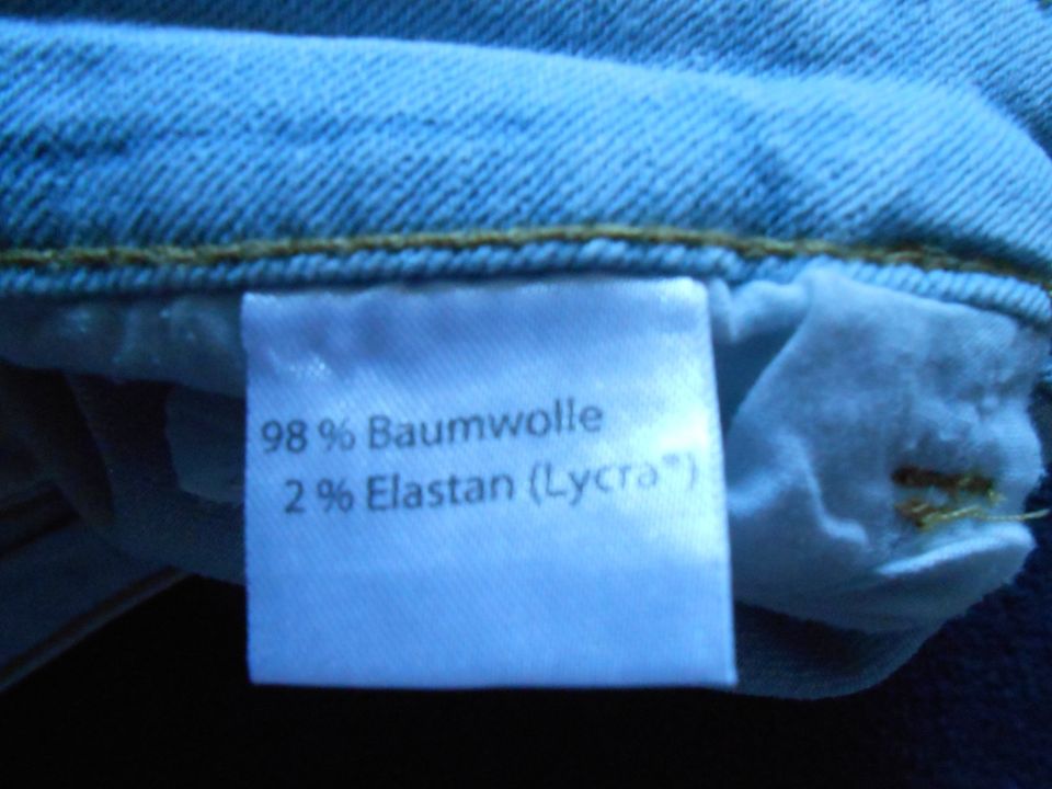 Jeansshorts von Blue Motion, Gr. 44, neuwertig in Königsbach-Stein 