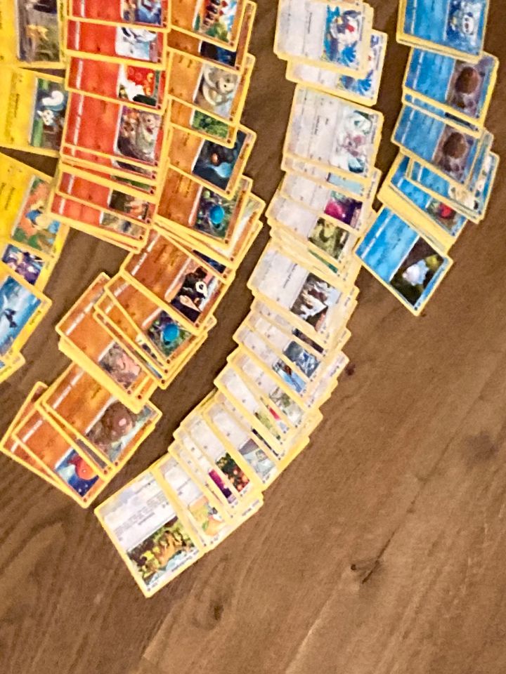 707 pokemon Karten, Tausch wäre möglich in Stadtbergen