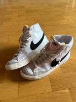 Nike Damen Sneaker, weiß, top Zustand. Baden-Württemberg - Korntal-Münchingen Vorschau