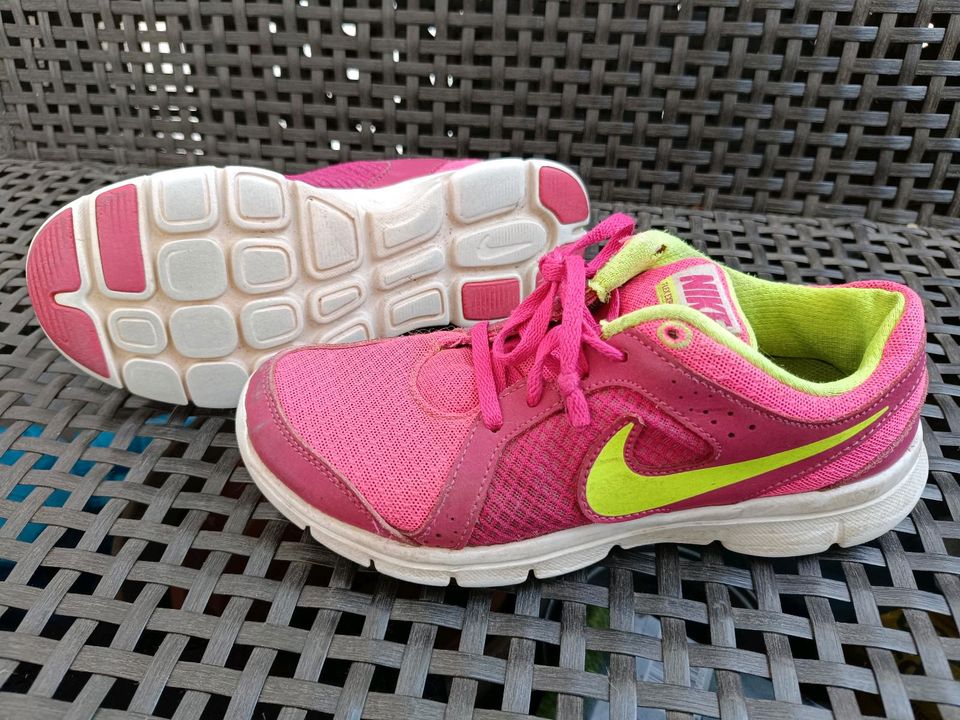 Nike Sneaker Turnschuhe Sportschuhe Gr. 36, pink/neongelb in Hamburg