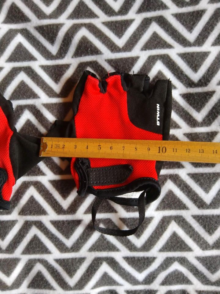 Radlerhandschuhe und -hose Kinder 140 cm rot/schwarz Decathlon in Wassertrüdingen