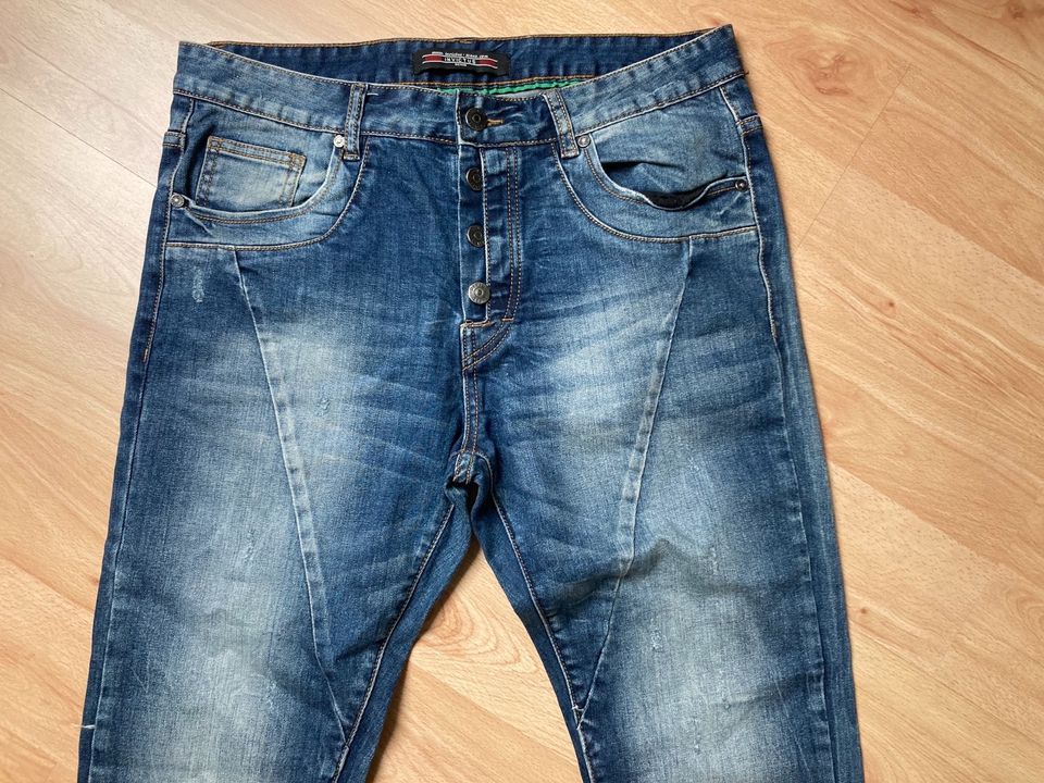 Invictus Jeans Gr. 32 in Eckersdorf