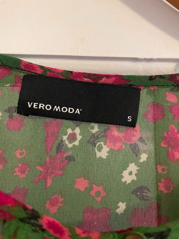 eine wunderschöne Bluse von Vero Moda in Freiburg im Breisgau