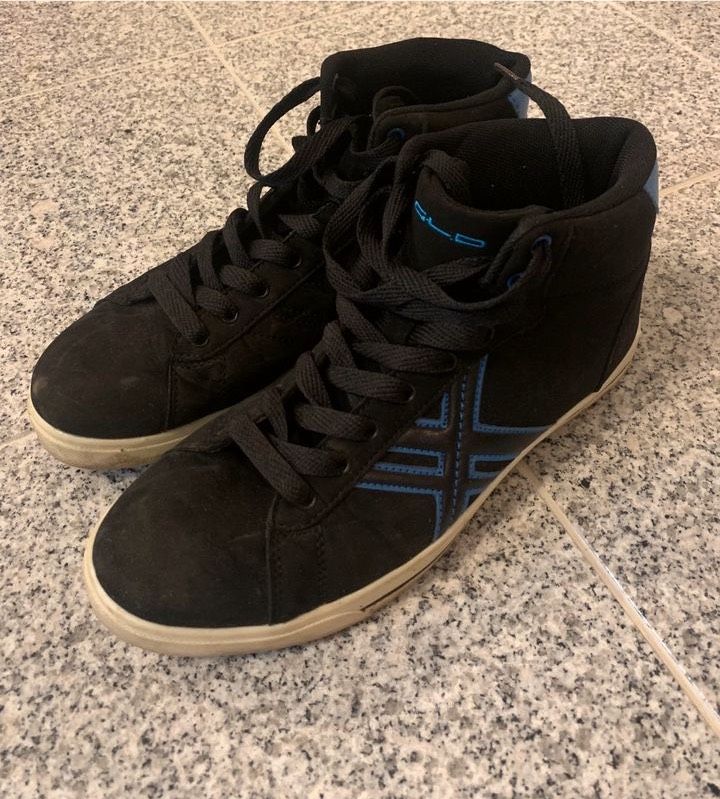Sneaker, schwarz, blau, Gr.38 in Enger