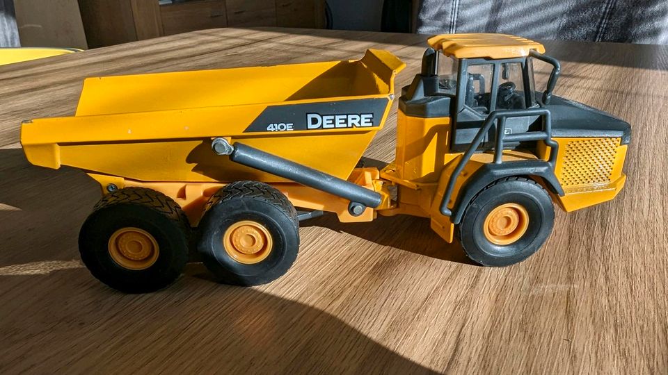 John Deere Laster Spielzeug Auto in Harsefeld