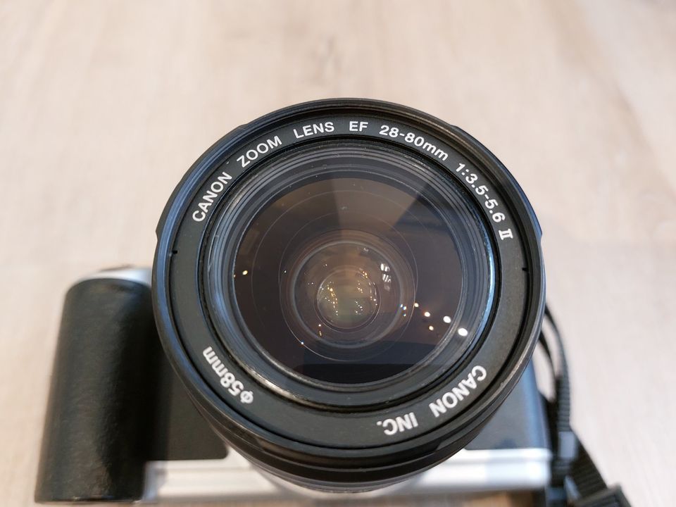 Canon EOS 500N Spiegelreflexkamera mit 28-80mm Objektiv in Obertraubling