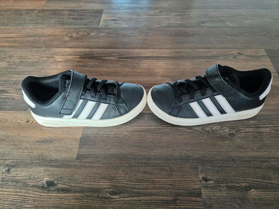 Adidas Kinderschuhe größe 31 in Tauberbischofsheim