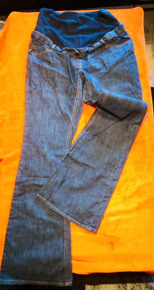 5 Stück Umstands Jeans Hose 40 42 44 schwarz, blau in Forchheim