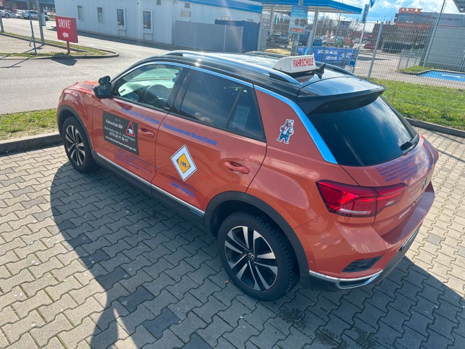 VW T- Roc ex-Fahrschul Auto in Hechingen
