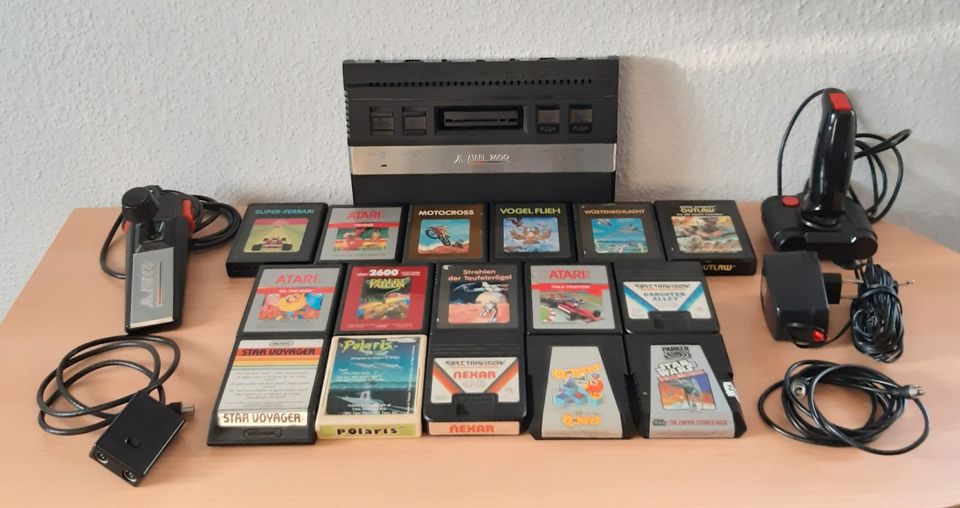 Spielekonsole Atari 2600 mit 16 Spielen, 2 Controllern, Kabel in Hattingen