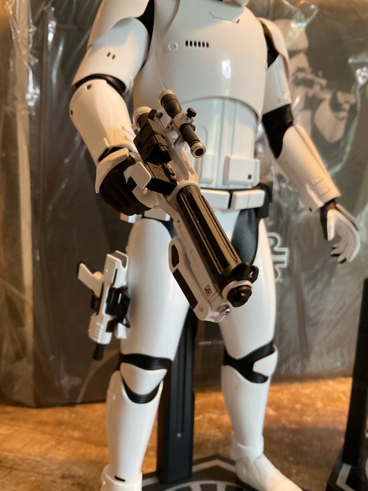 Hot Toys Star Wars First Order Stormtroppers Heavy Gunner Set in Schmallenberg