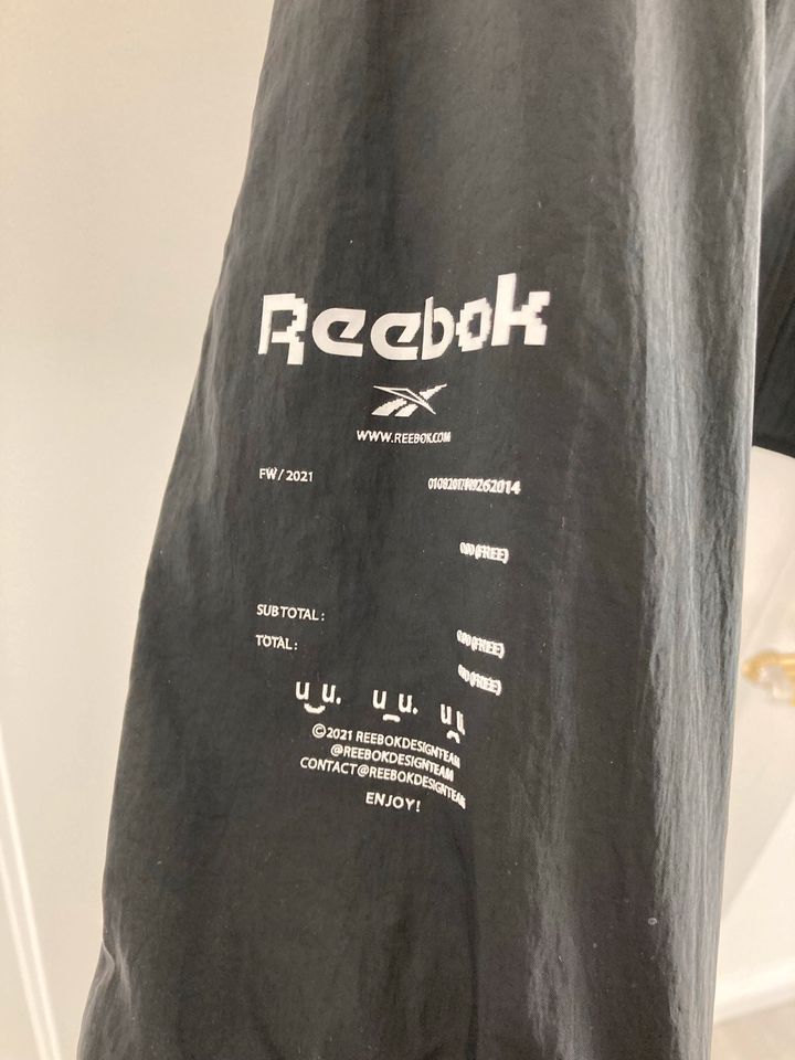 Neu Reebok Jacke Sport Regenjacke schwarz Größe M stilvoll in Hamburg