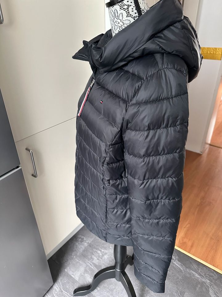 Tommy Hilfiger Jacke Steppjacke Übergangsjacke schwarz XS S M in Schwebheim