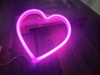 LED Herz pink Batterie USB Powerbank Deko Romantik Hochzeit Nordrhein-Westfalen - Rosendahl Vorschau