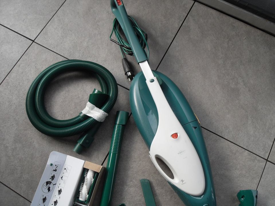 Vorwerk Kobold Vk 136 + Elektrobürste EB 351 + Zubehör in Essen