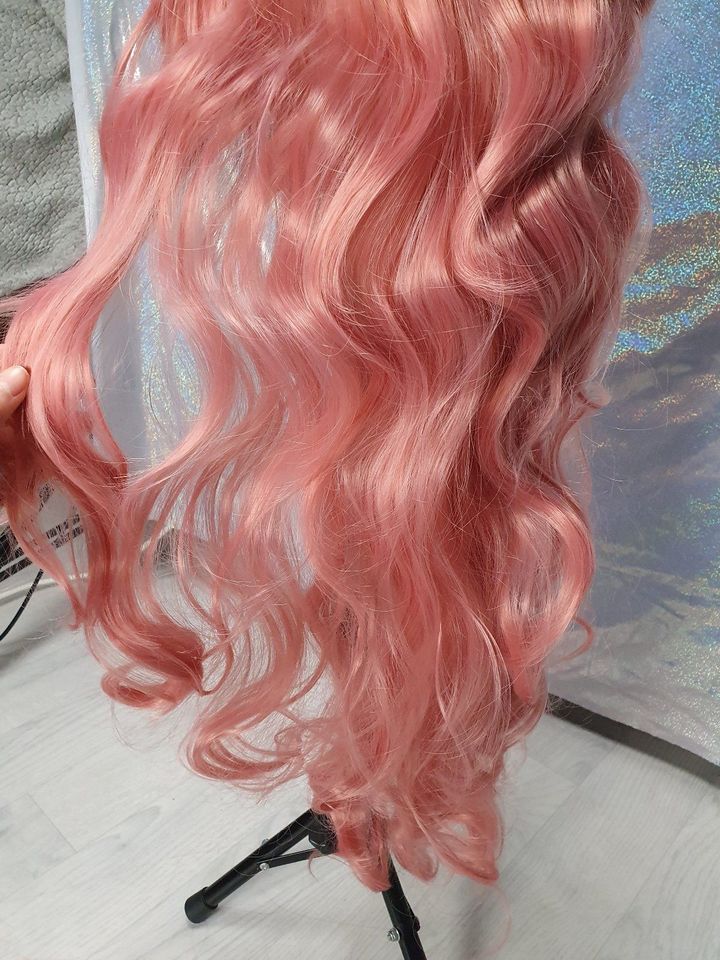 Perücke Wig Rosa Anime Manga Cosplay gewellt in Duisburg