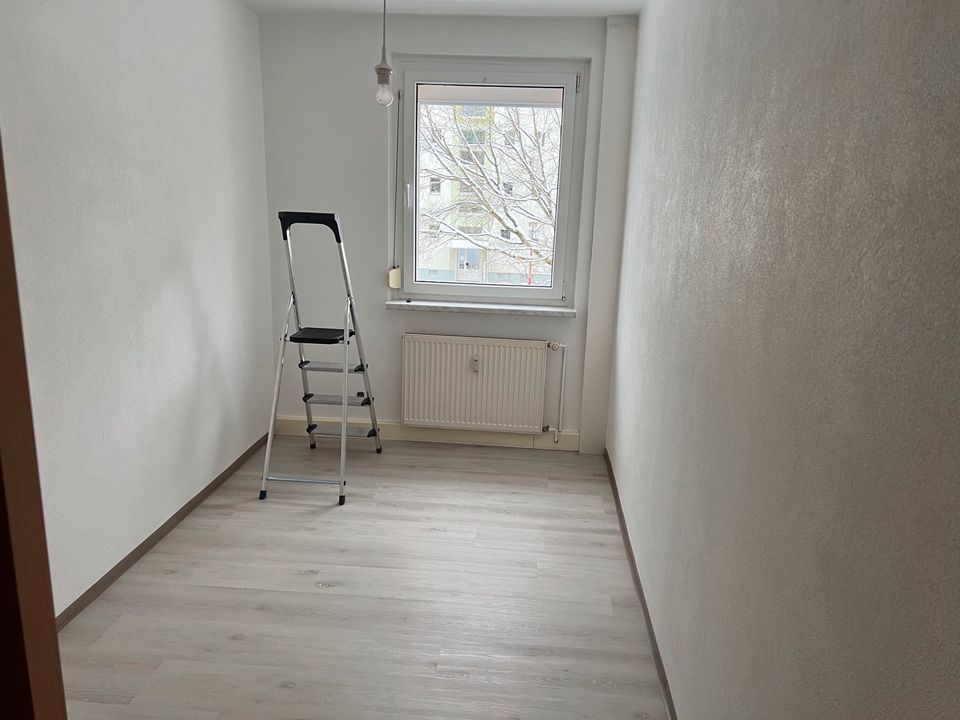 Helle Drei Zimmer Wohnung zu Vermieten in Lauta-Sachsen.400, € in Lauta