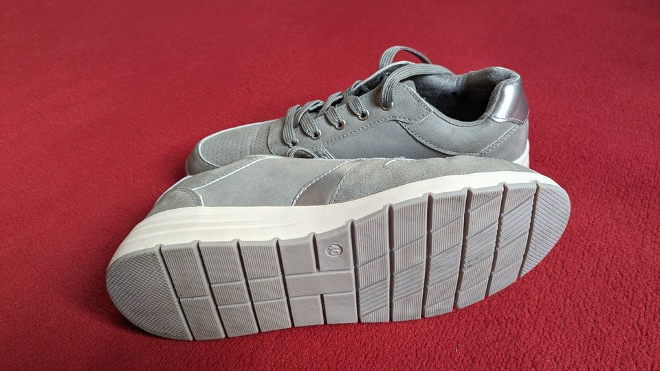 NEU: Freizeitschuhe Sportschuhe Sneaker, Größe 40 in Berlin