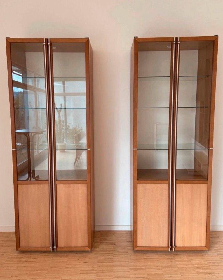 2 Vitrinen / Schrank mit großer Glasfront in Sinzheim