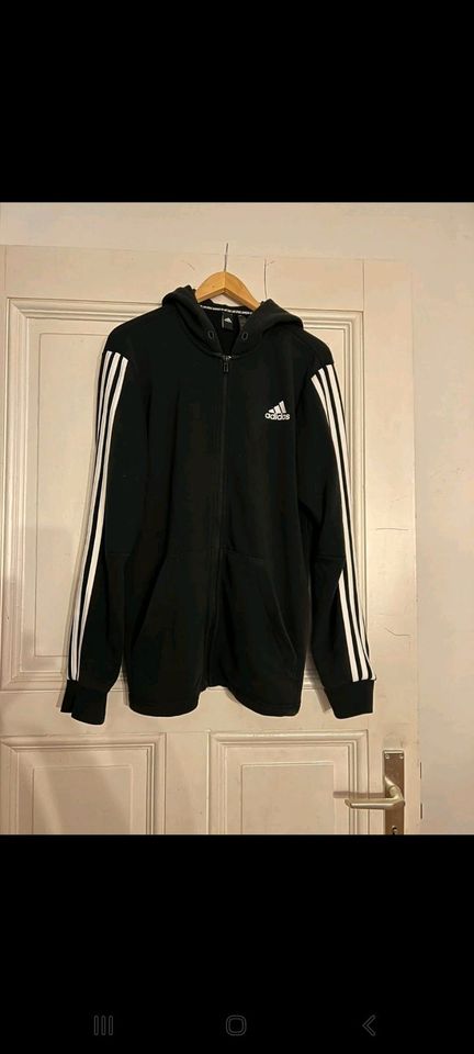 Adidas Jacke Schwarz mit Kapuze in Coswig