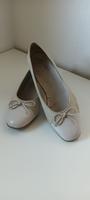Velourlederballerina in creme mit Schleife in der Größe 6 1/2 Nordrhein-Westfalen - Herford Vorschau