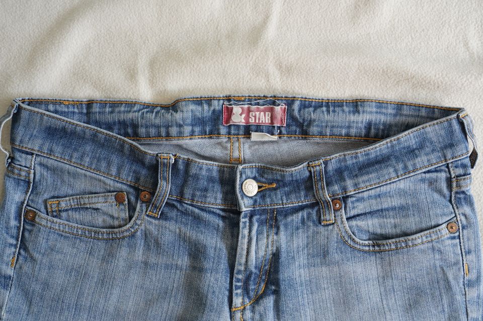 H&M Damen-Shorts knielang Gr. 31 denimblau in München