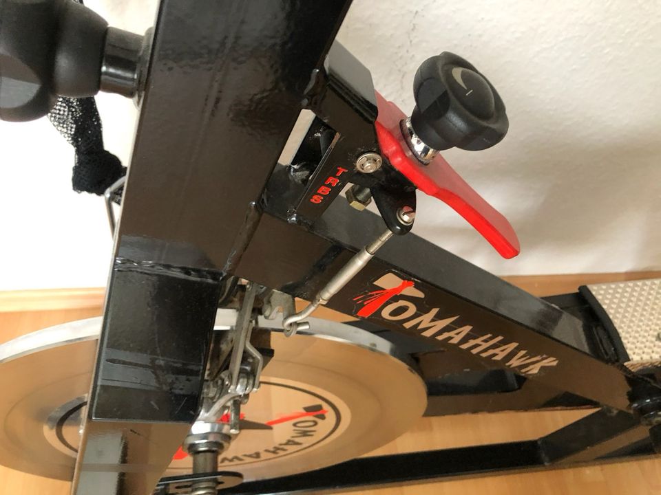 TOMAHAWK Spinning Indoorcycling Heimtrainer Sehr guter Zustand in Hamburg
