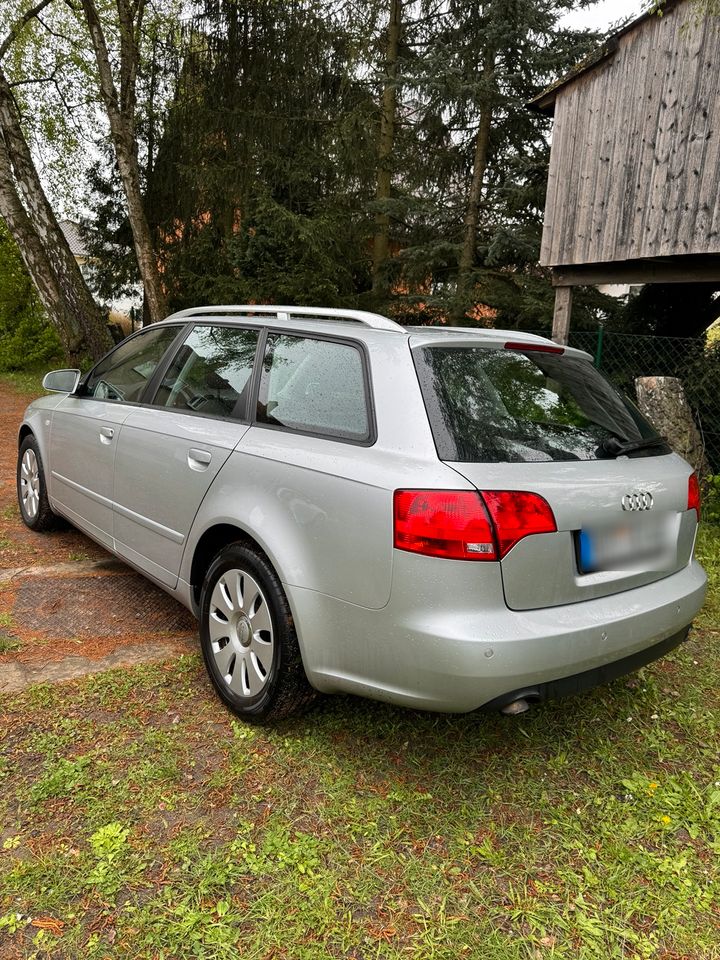 Audi A4 2,5 V6 TDI Avant 163ps Kombi, Automatik, zweite Hand in Panketal