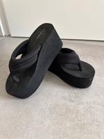 Plateau Flip Flop in Schwarz von Bershka Baden-Württemberg - Weinsberg Vorschau