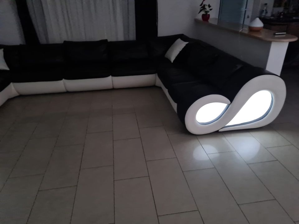 Designer Sofa mit LED Beleuchtung echt Leder U Form in Pöttmes