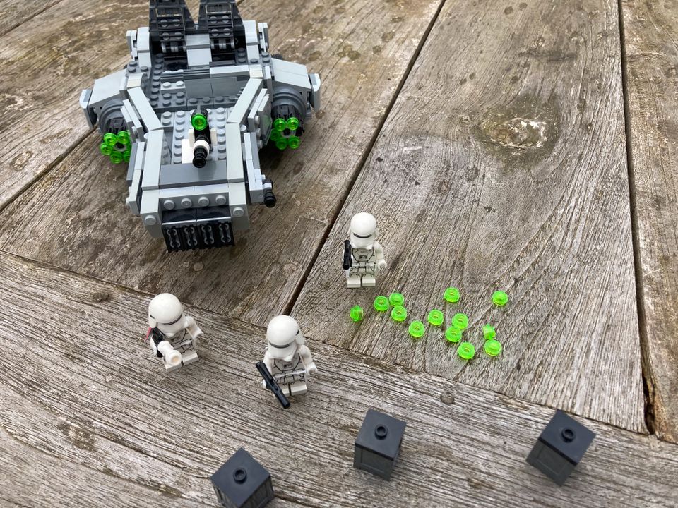 Lego Star WArs 75100 First Order Snowspeeder mit Figuren in Mülheim (Ruhr)