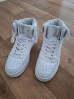 Sportschuhe Gr. 40 weiß Berlin - Hellersdorf Vorschau