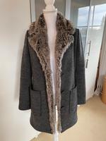 Tolle Jacke Esprit dunkelgrau mit FakeFur-Kragen Gr. S/M Schleswig-Holstein - Bargfeld-Stegen Vorschau