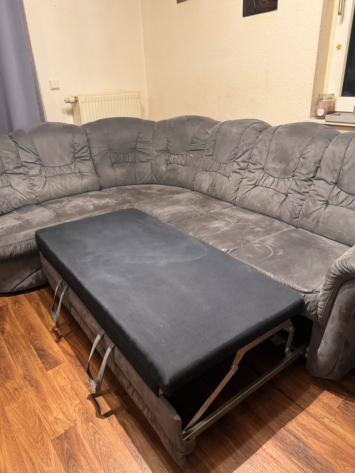 Sofa und Sessel zu verkaufen in Bremen