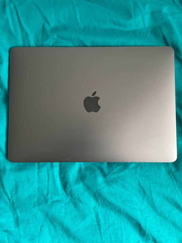 Apple Macbook Pro 2018 13.3 Touchbar in Saarbrücken