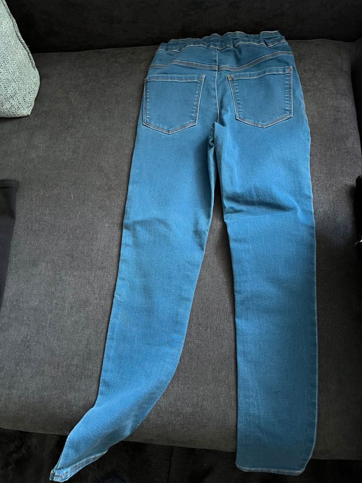 Jeggings von Zara Gr 134 in Achim