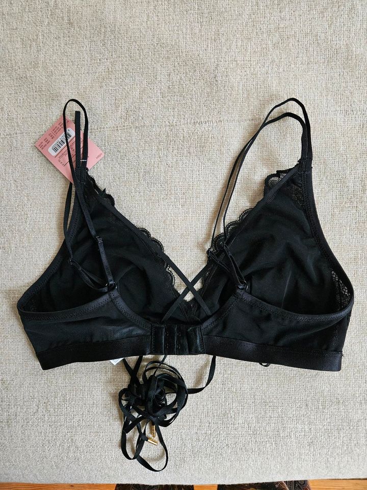 Schwarzer Spitzen BH Bralette Hunkemöller in Hamburg