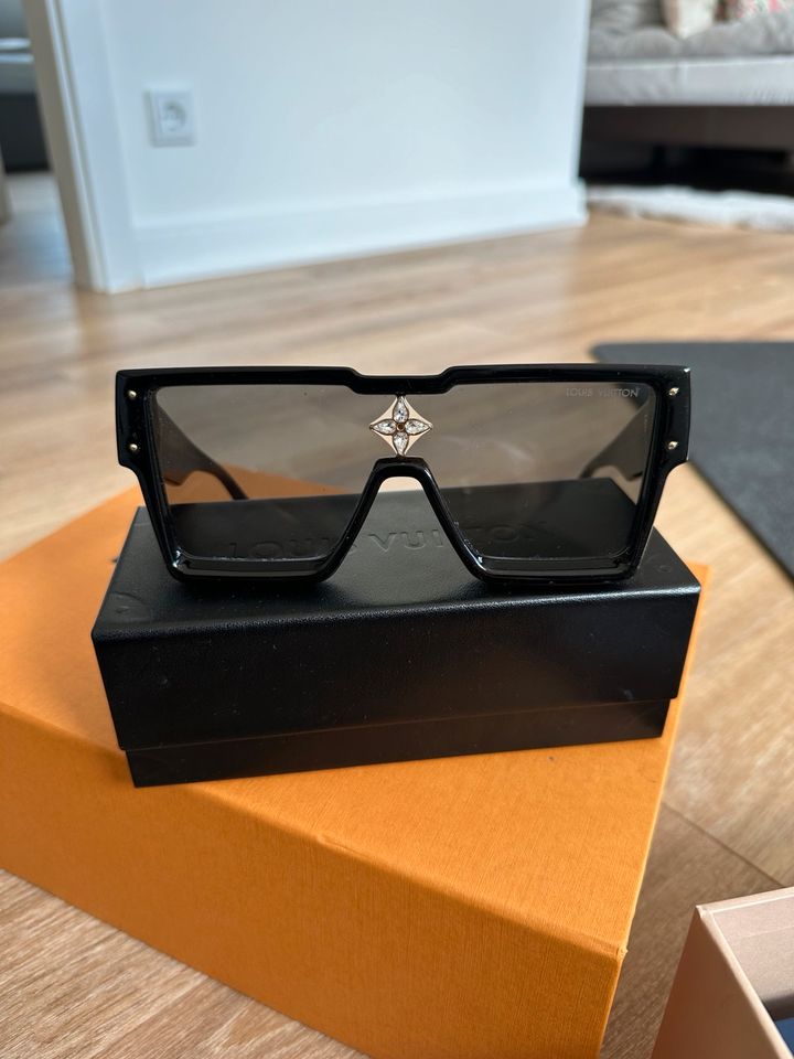 Louis Vuitton Sonnenbrille in Hamburg